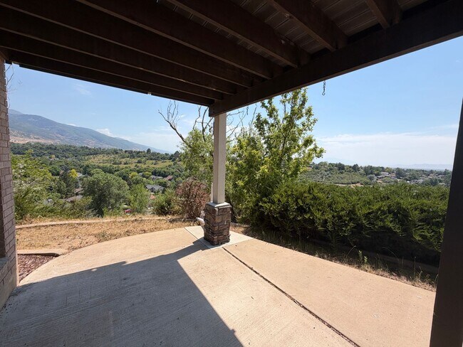 Building Photo - Spacious 4 Bed, 5 Bath Home with 3-Car Garage in Layton!
