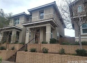 Building Photo - 716 N Water St