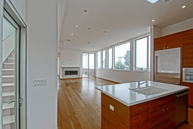 Building Photo - 4BR3.5BA + OFFICE! NEWER CONSTRUCTION, MOD...