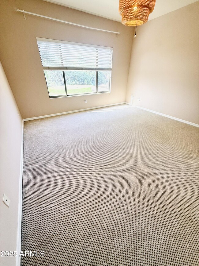Building Photo - 4836 E Eden Dr