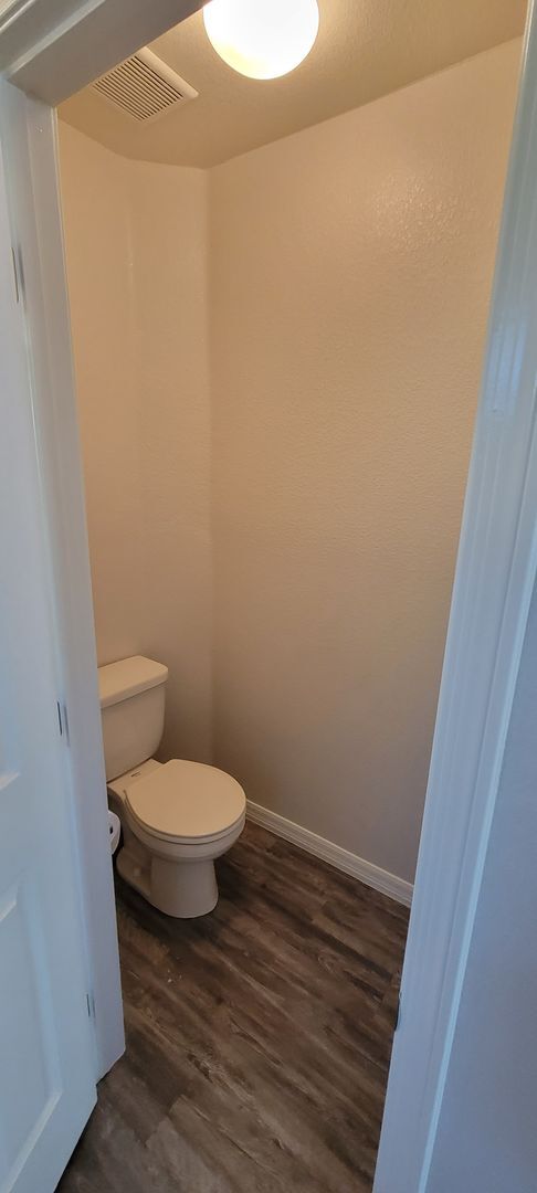 Building Photo - 4 bedroom plus roof top deck 1 bedroom dow...