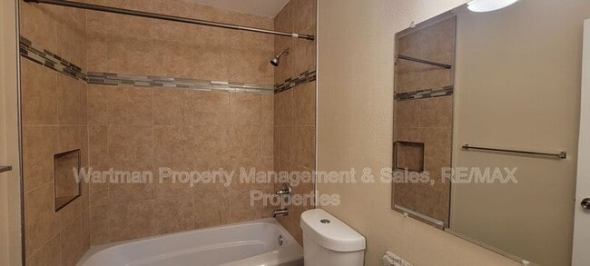 Building Photo - 1225 N Chestnut St