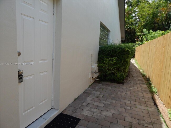 Building Photo - 11530 SW 92nd St