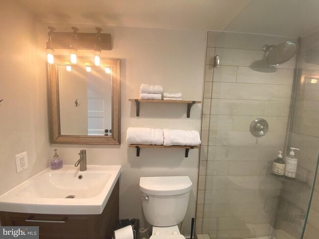 Building Photo - 3550 Bay View Dr