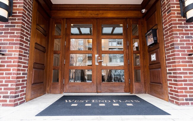 Primary Photo - 1121 24th St NW
