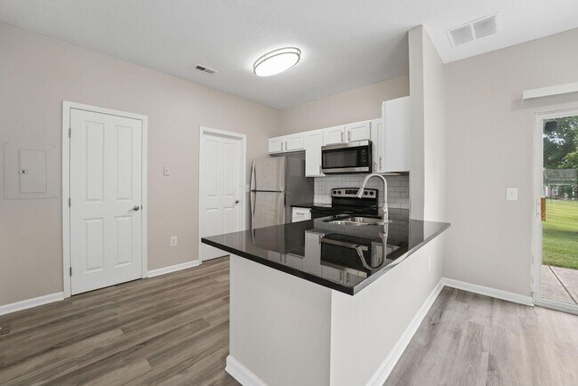 Building Photo - 7621 Lorimar Dr