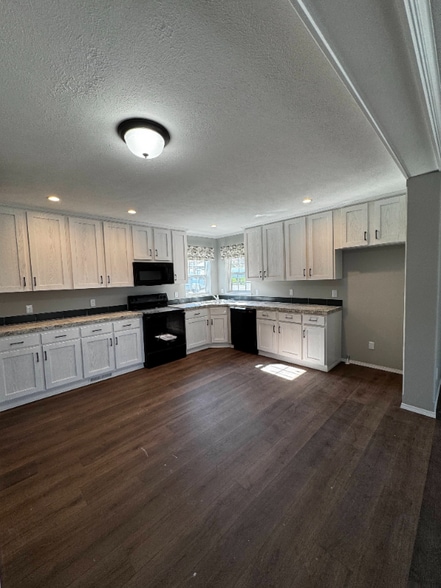 Building Photo - 5865 S Fairfax Rd