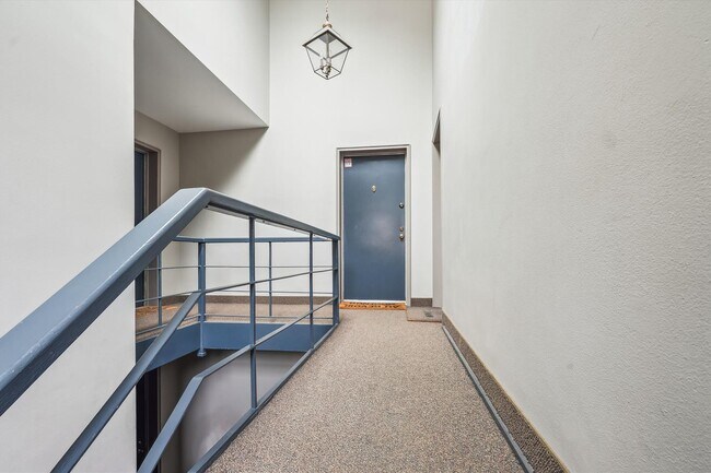 Building Photo - Beautiful 1BR/Loft at Rock Creek Garden Co...