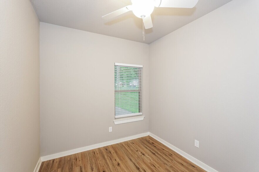 Building Photo - 218 S Preston St