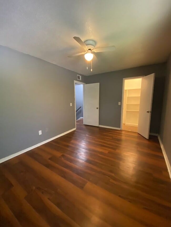 Building Photo - 2 Bedroom 1.5 Bath Apt at the Monterey Square Apts NW OKC