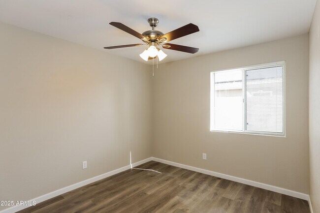 Building Photo - 118 W Villa Theresa Dr