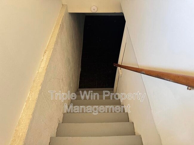 Building Photo - 730 Crabapple Ln