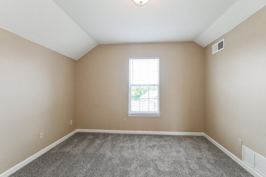 Building Photo - 5905 Kayla Dr