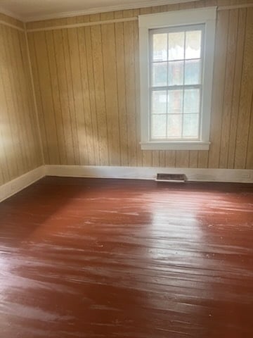 Building Photo - 2 Bedroom 1 bathroom