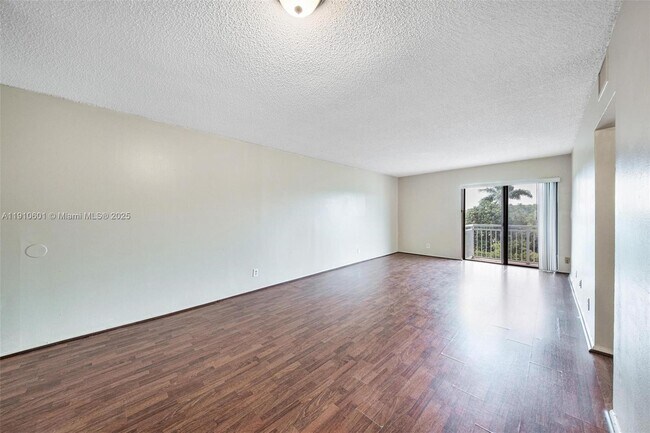 Building Photo - 405 S Pine Island Rd