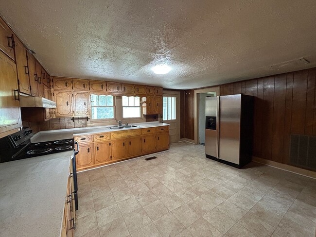 Building Photo - 894 Fish Hatchery Ln
