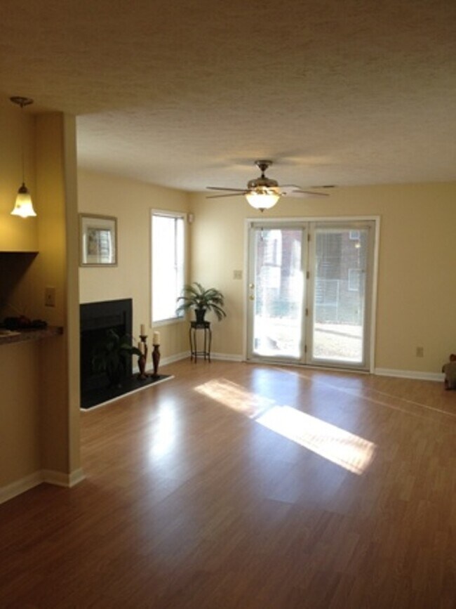 Building Photo - 671 Bartons Landing Pl