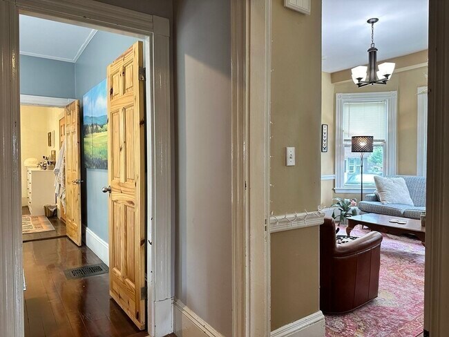 Building Photo - 52 Harvest St