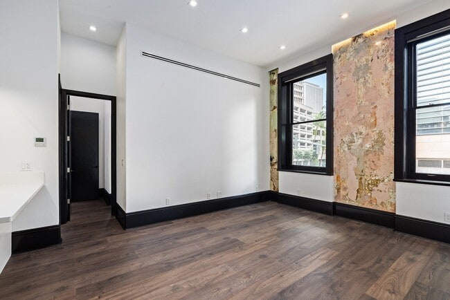 Building Photo - Historic Charm with Live-Work Flexibility in Downtown Honolulu