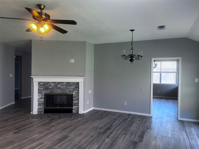 Building Photo - 1810 Village Ct Ln