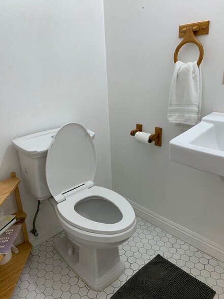 Building Photo - 5125 Harold Way