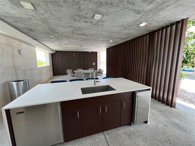 Building Photo - 3581 E Glencoe St