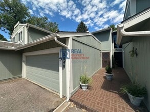 Building Photo - 2840 S Kenton Ct
