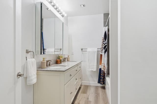 Building Photo - 3370 Par Dr