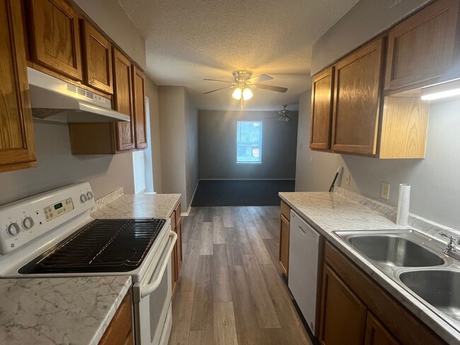 Building Photo - 2207 S Hartford Cove