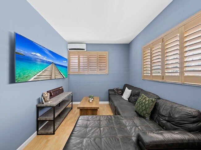 Building Photo - Coastal Elegance Awaits! Stunning 5-Bedroom Home in Prime Fort Lauderdale Location