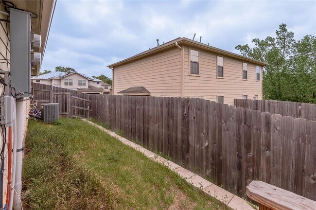 Building Photo - 110 Sendero Dr