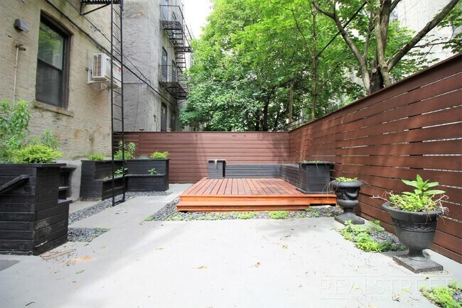 Building Photo - Brand New 1 Bed w Full Kitchen Amenities i...