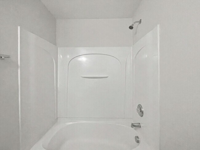 Building Photo - Desirable 2 bedroom 2.5 bathroom home in Tarrant Trace neighborhood!