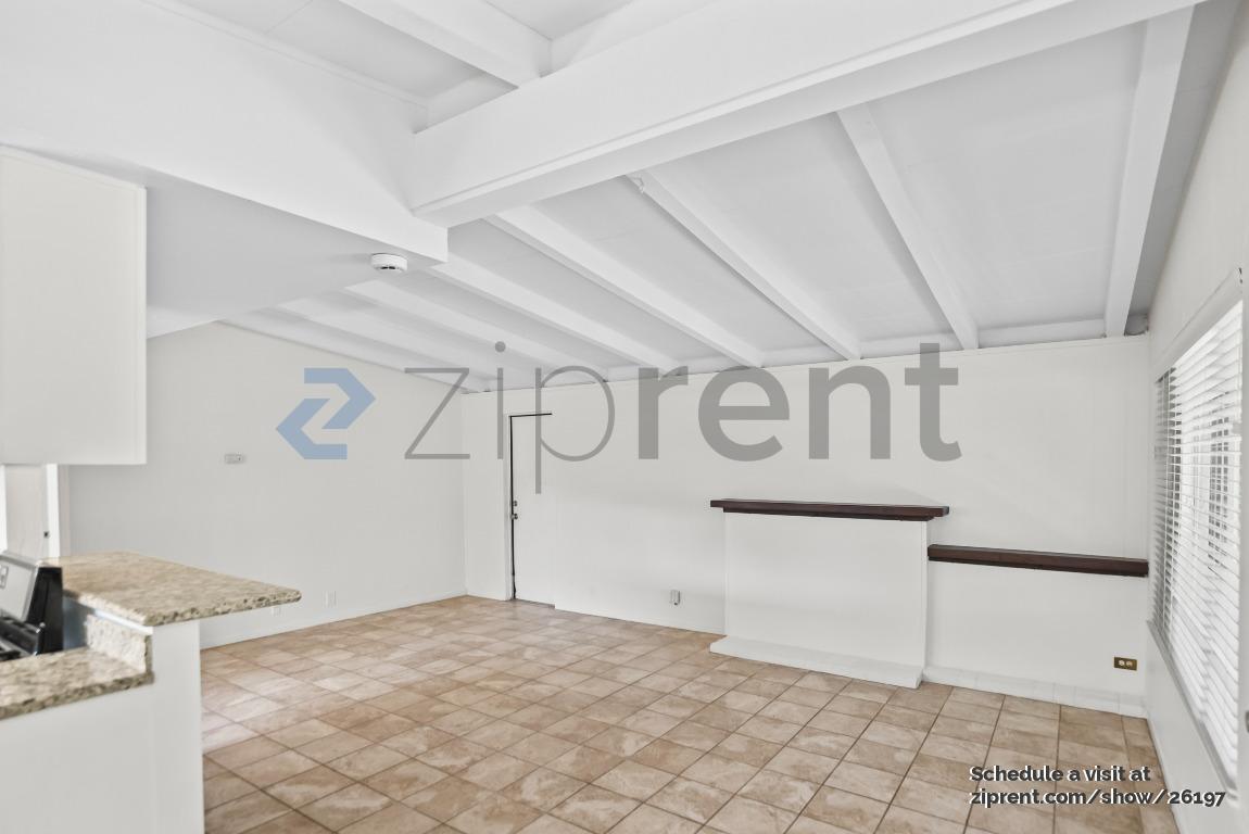 Building Photo - 499 Pebble Dr