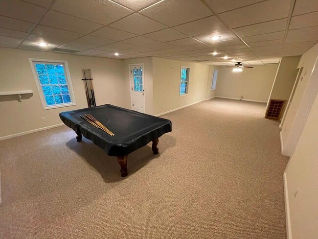 Building Photo - 400 Park Creek Dr