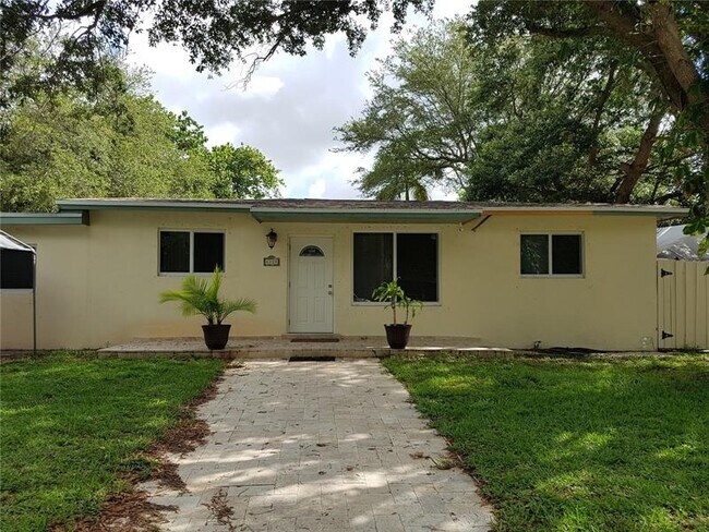 Building Photo - 4111 SW 32nd St