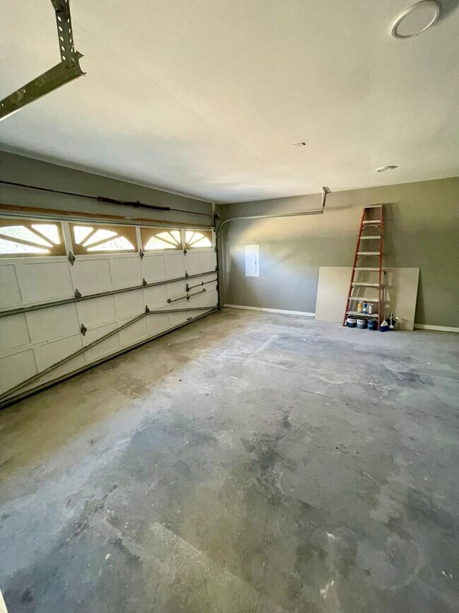 Building Photo - Beautiful 3 bedroom home in Hampton