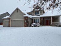 Building Photo - Wonderful Fox Chase home with fantastic sp...