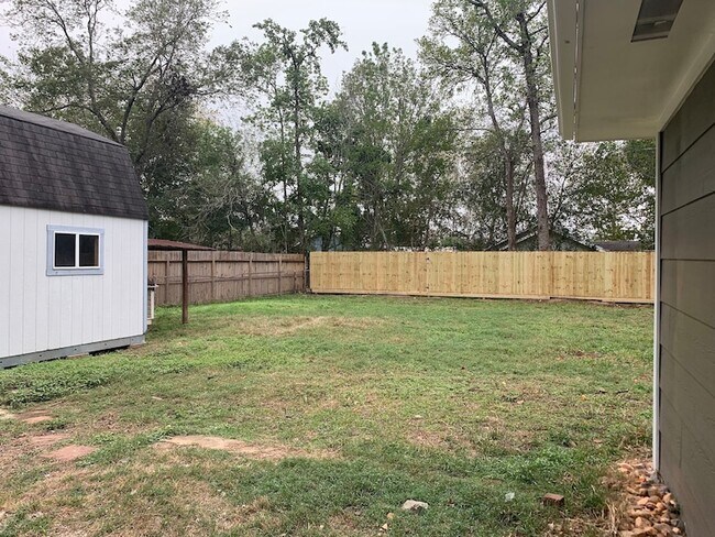 Building Photo - 231 Acker St