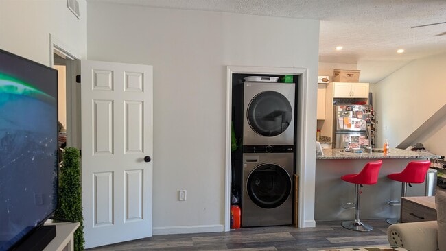 Building Photo - 56 McIntosh Ln