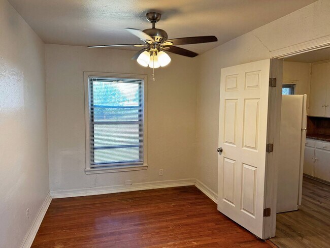 Building Photo - Charming 2 Bed, 1 Bath Home Close To MSU