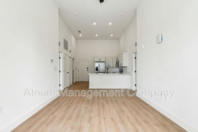Building Photo - 221 S Bumby Ave