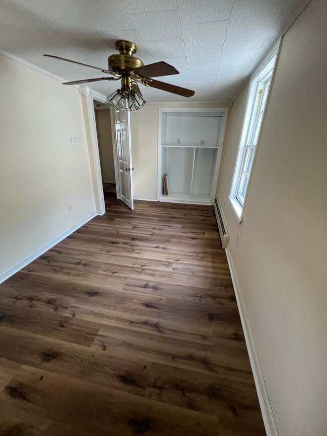 Building Photo - Newly Renovated 3 Bed/1 Bath Single Family...