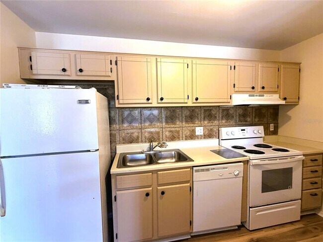 Building Photo - 1400 Gandy Blvd N