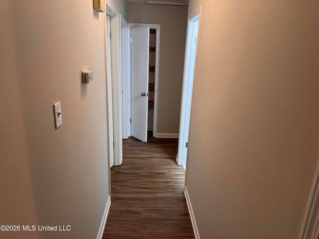 Building Photo - 6475 Forest Glen Dr