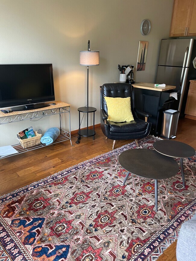 Livingroom - 2411 Peabody St