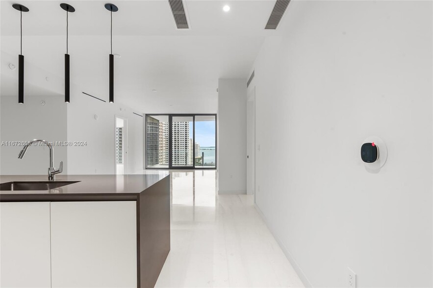 Building Photo - 300 Biscayne Boulevard Way