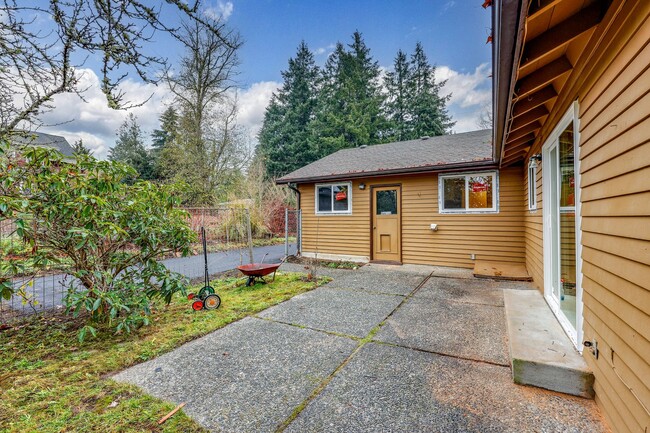 Building Photo - Newly remodeled Rambler Bainbridge Island