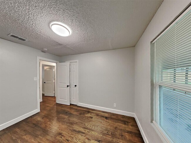 Building Photo - 3 BR/1.5BA | Renovated Single Family Home | 1-Car Garage | Gated backyard