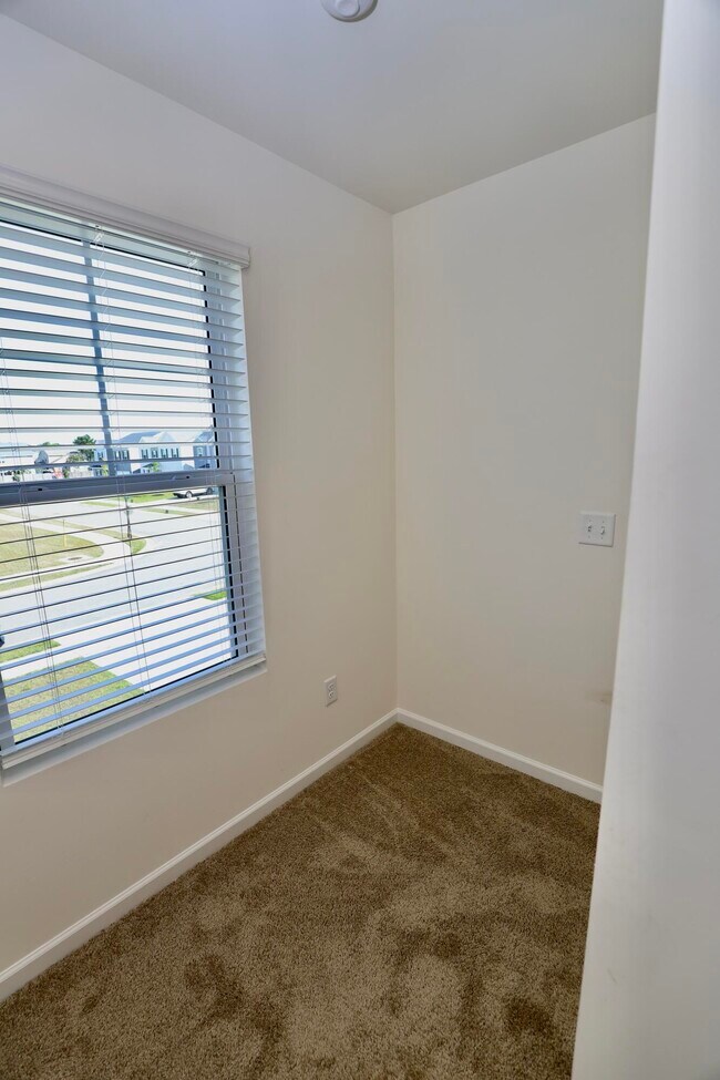 Building Photo - 1718 Canopy Dr